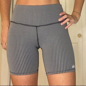 Alo 7" High-Waist Micro Houndstooth Biker Short